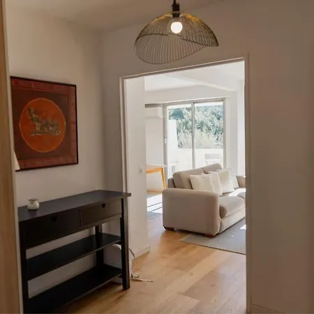 Apartment T2 Avec Terrasse. Piscine/parking *