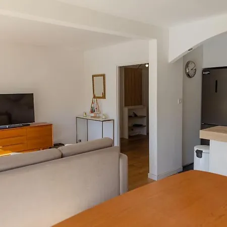 T2 Avec Terrasse. Piscine/parking Apartment *