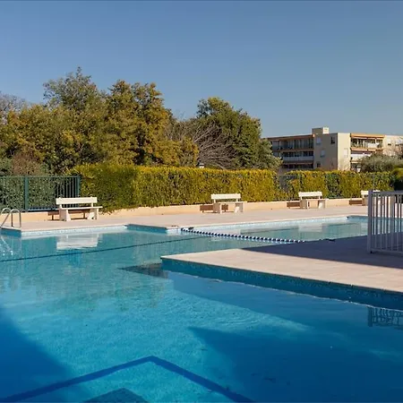T2 Avec Terrasse. Piscine/parking 圣特罗佩